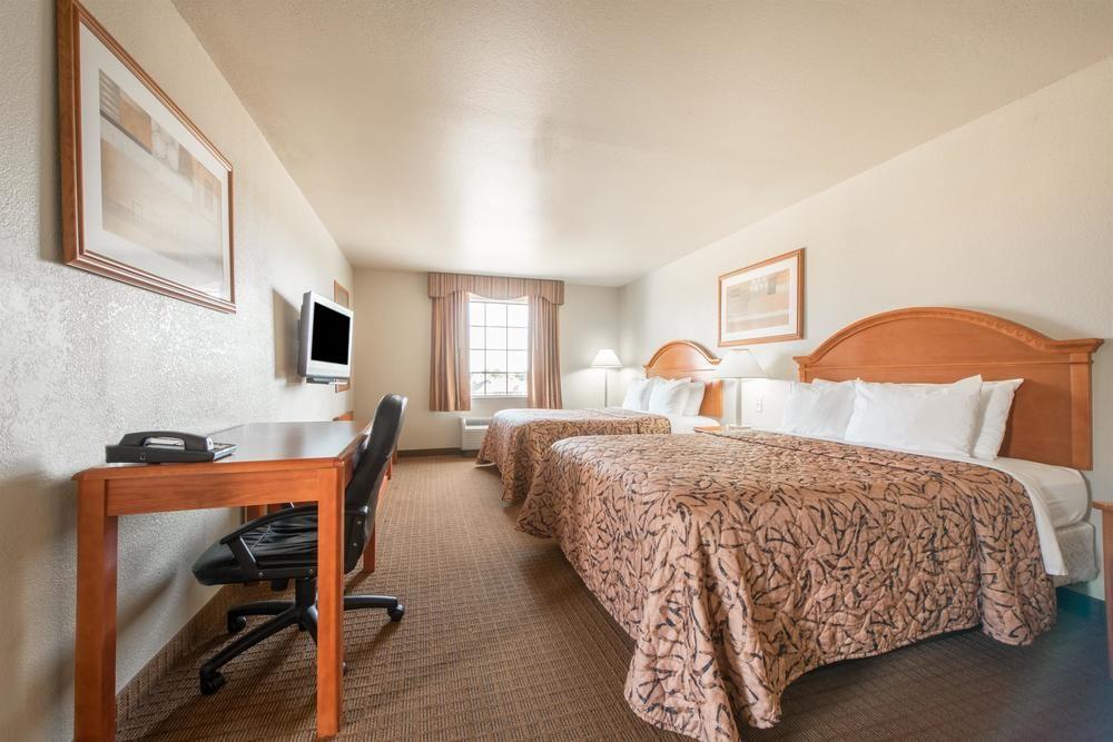 Baymont By Wyndham Wichita Falls Bagian luar foto