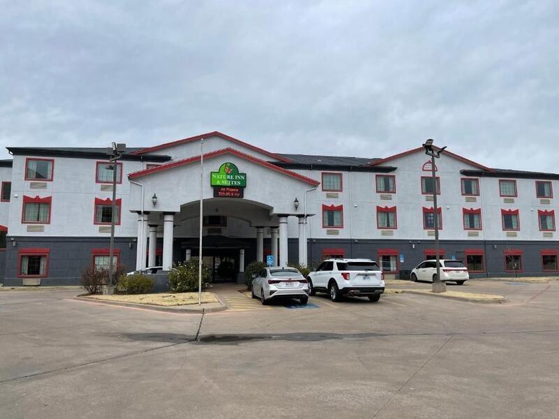 Baymont By Wyndham Wichita Falls Bagian luar foto