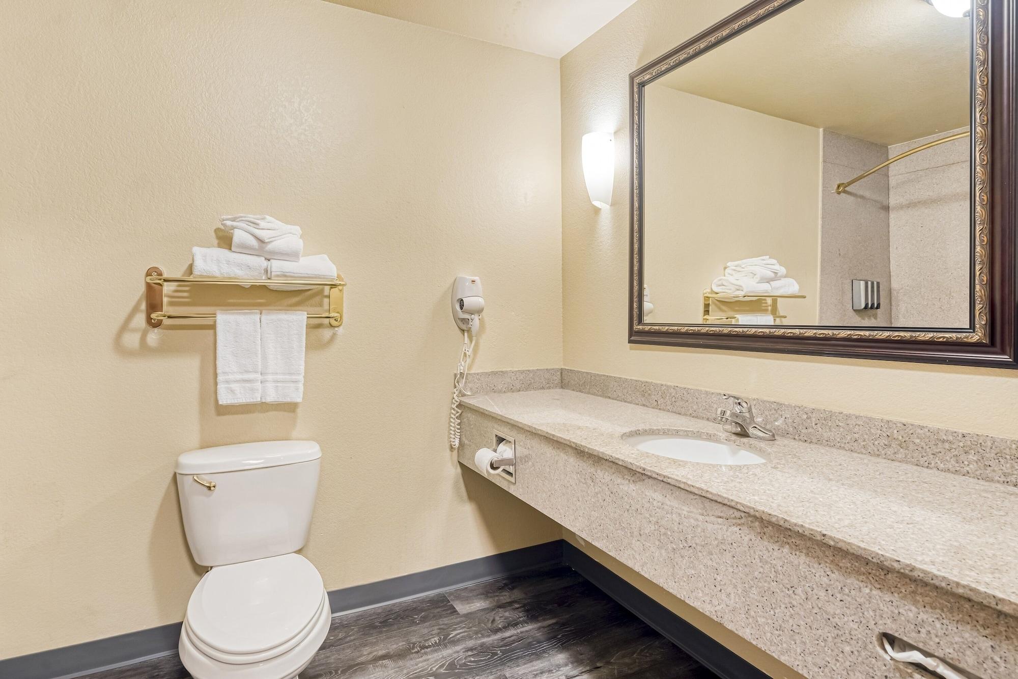 Baymont By Wyndham Wichita Falls Bagian luar foto