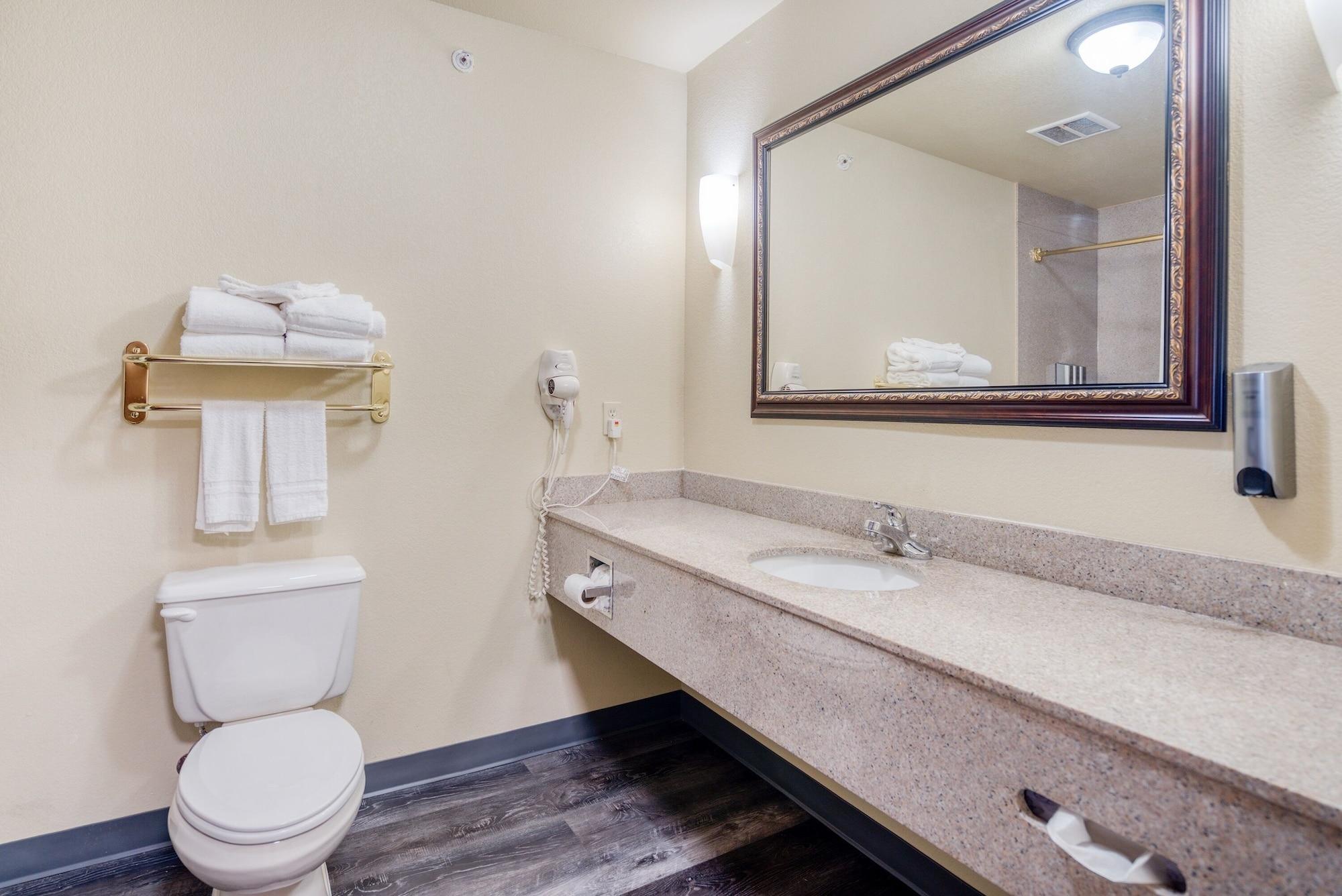 Baymont By Wyndham Wichita Falls Bagian luar foto